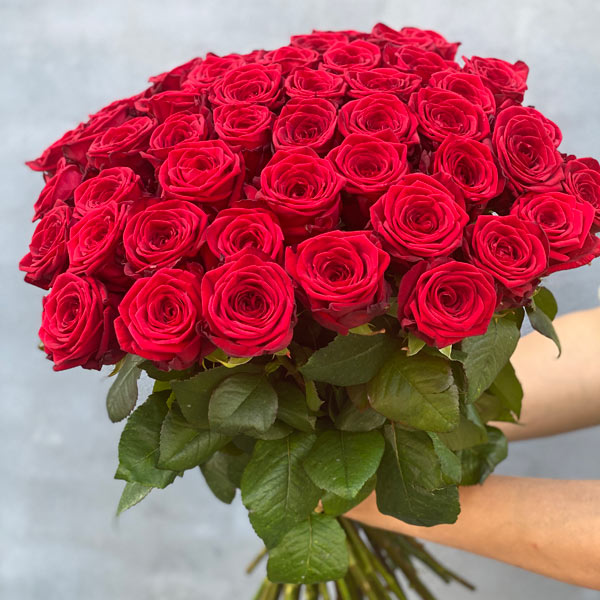 Smuk buket af røde roser af høj kvaltiet til levering i Horsens og omegn